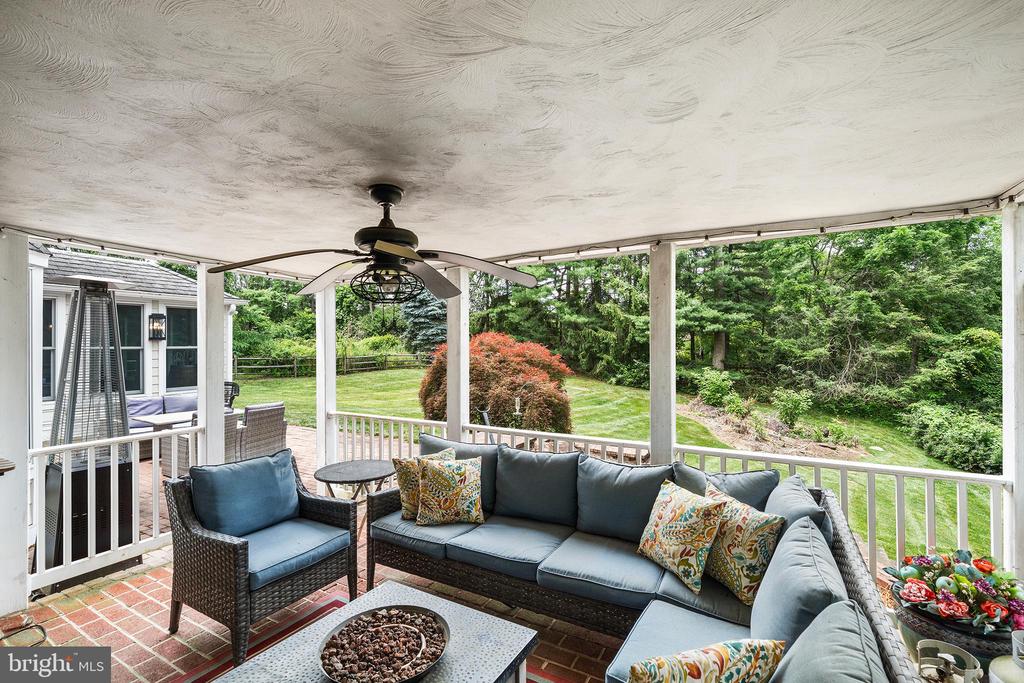 112 HUNT VALLEY CIRCLE