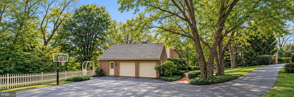 181 HUNT VALLEY CIRCLE
