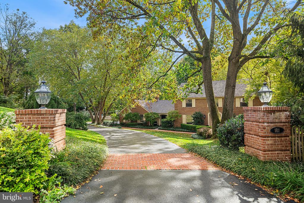 181 HUNT VALLEY CIRCLE