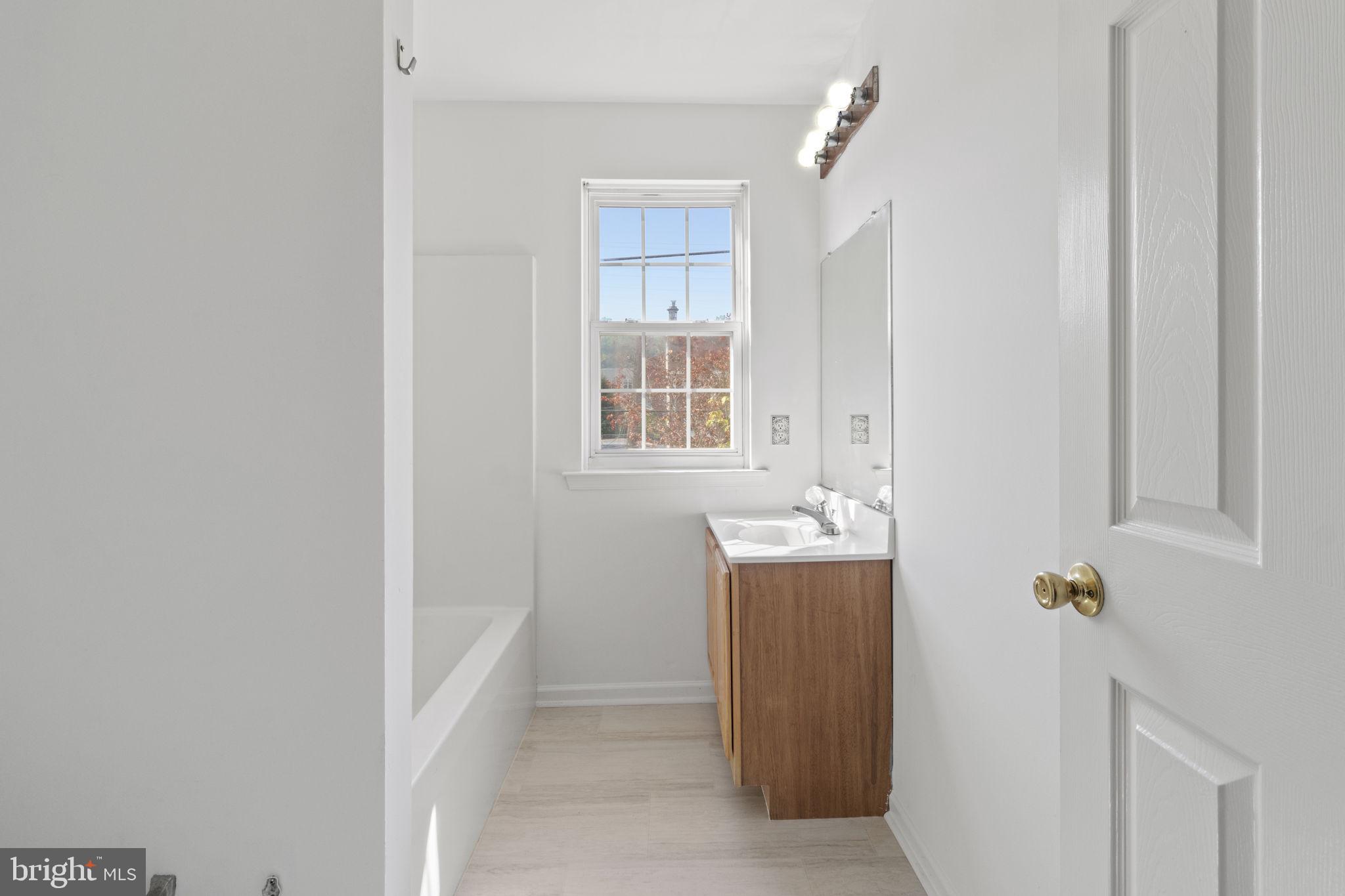 304 E Elm St