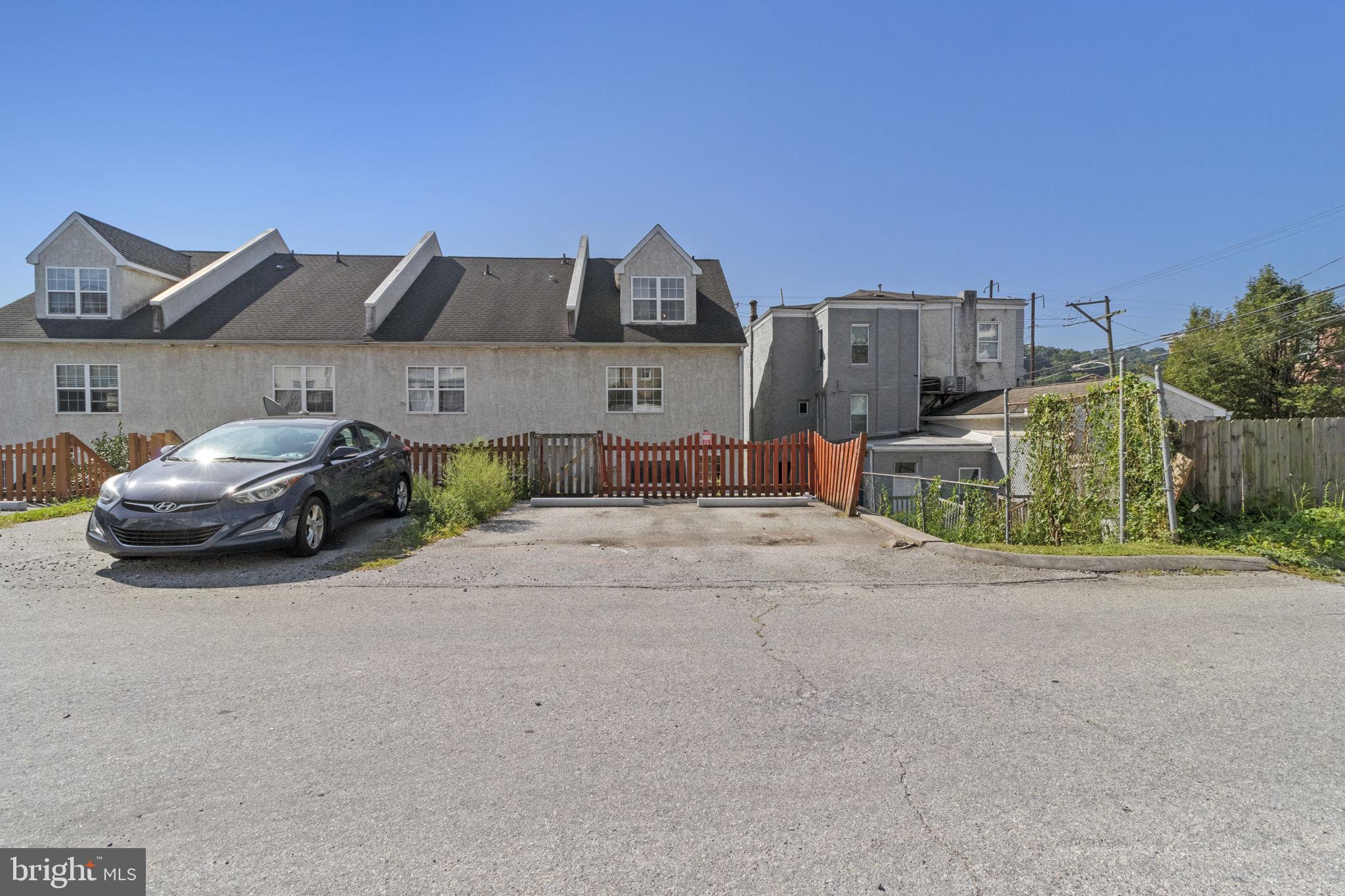 304 E Elm St