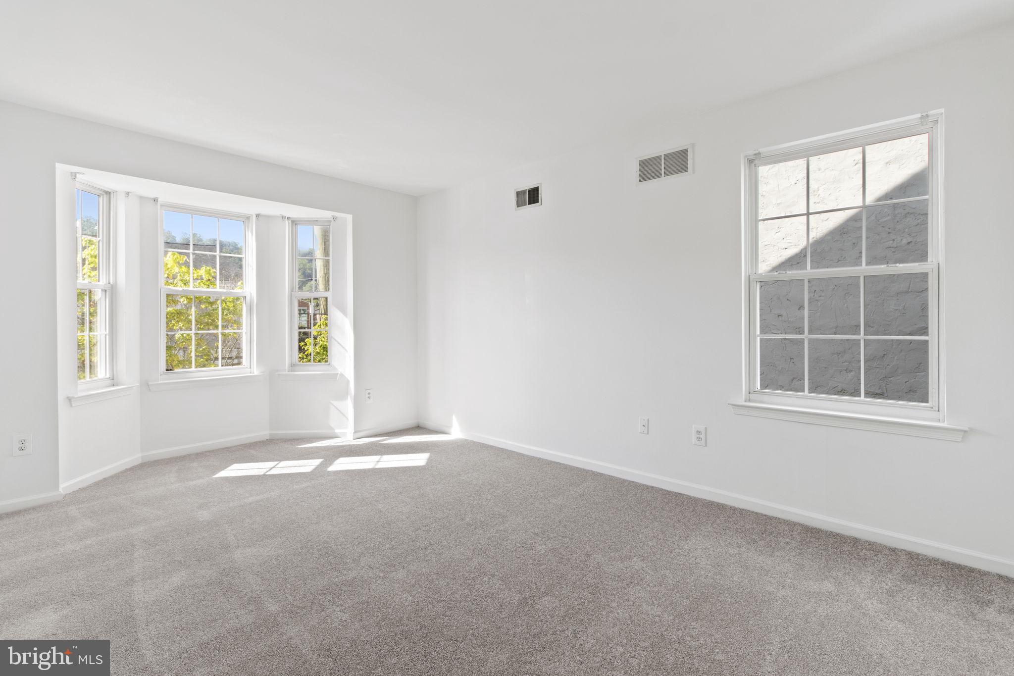 304 E Elm St