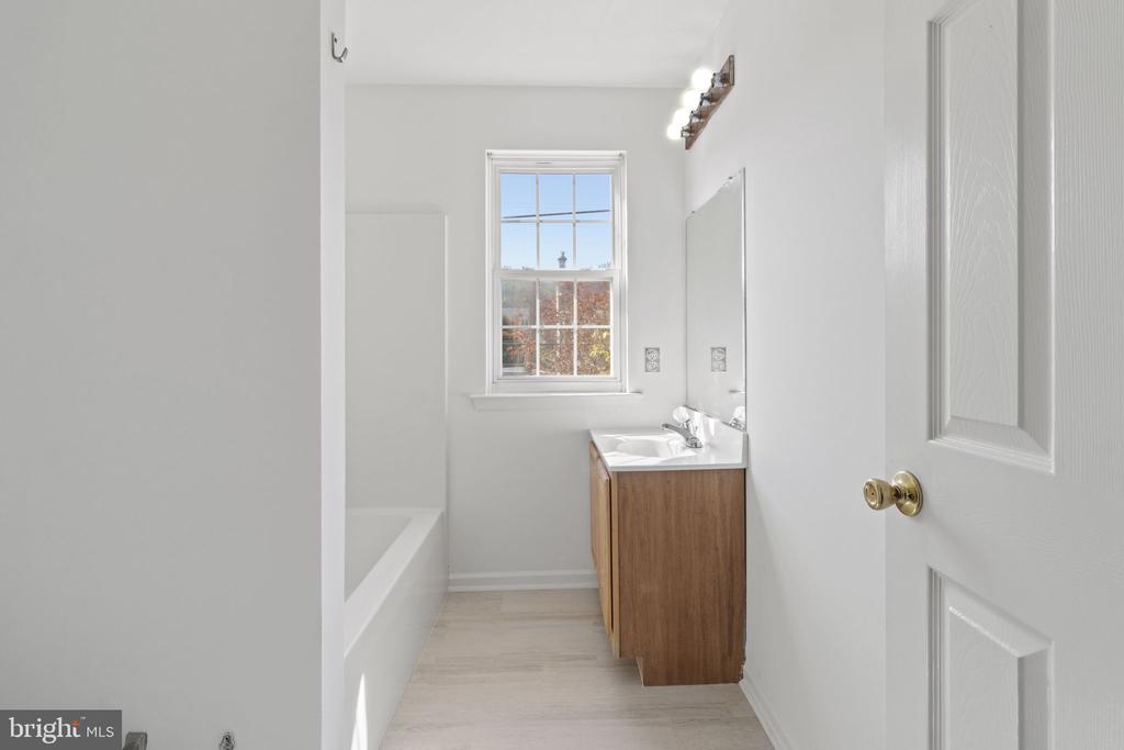 304 E Elm St