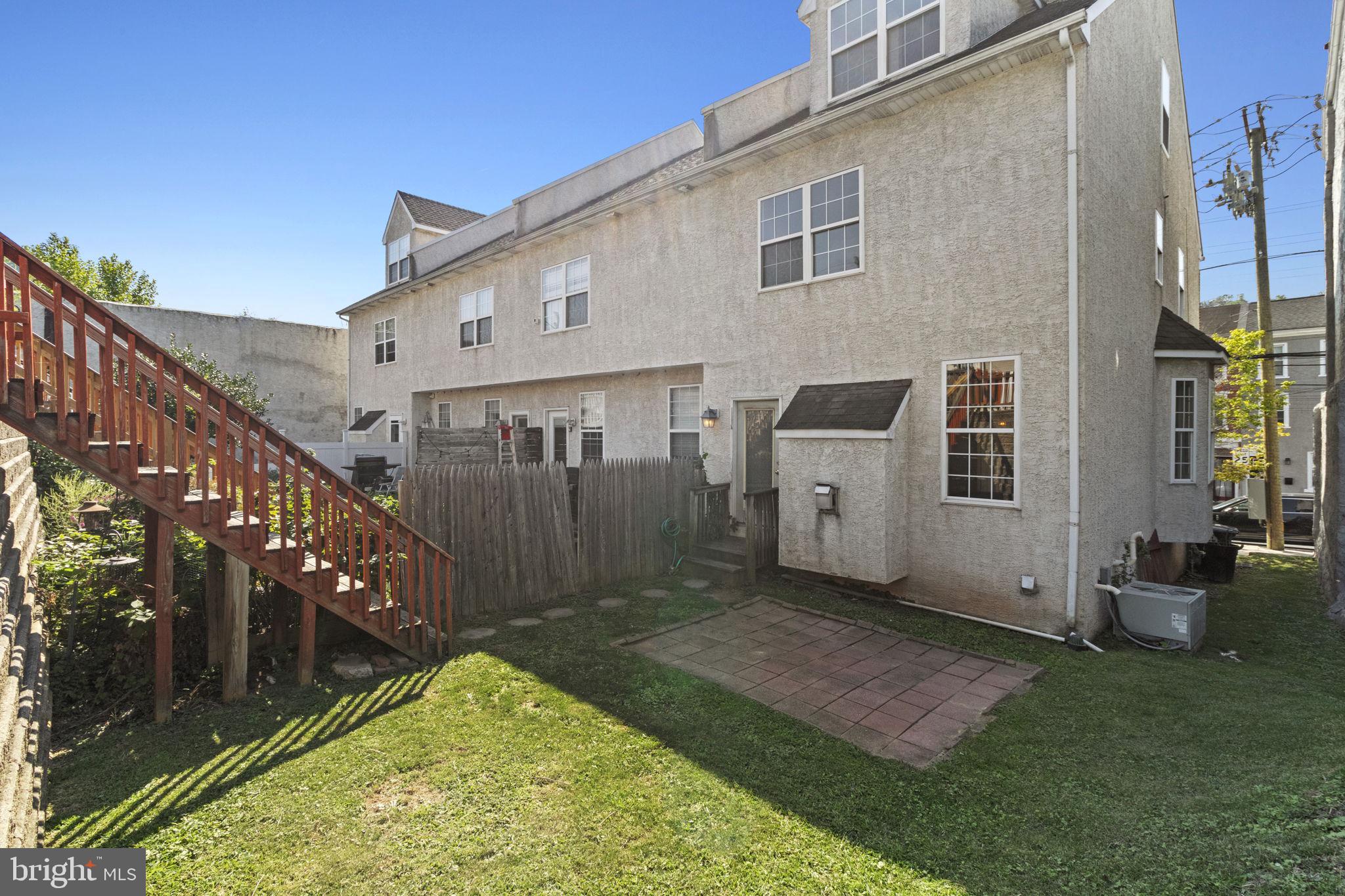 304 E Elm St