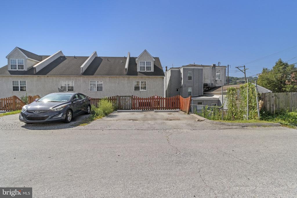 304 E Elm St