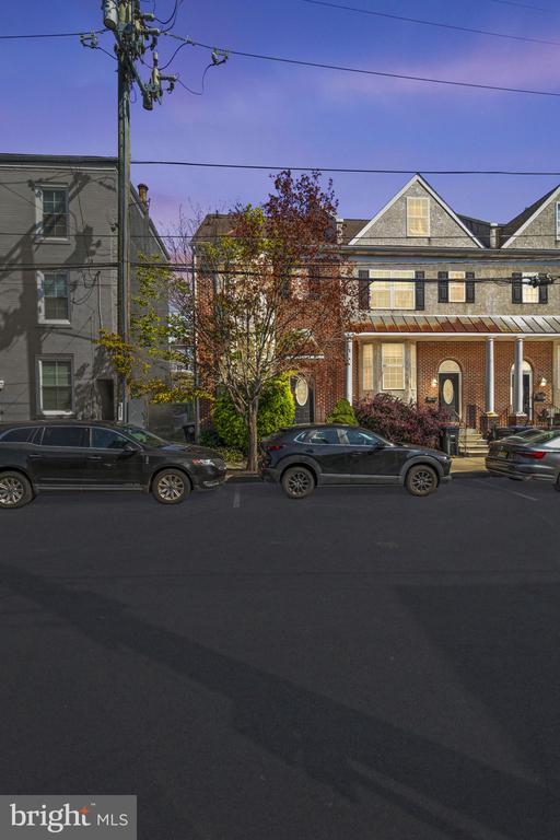 304 E Elm St