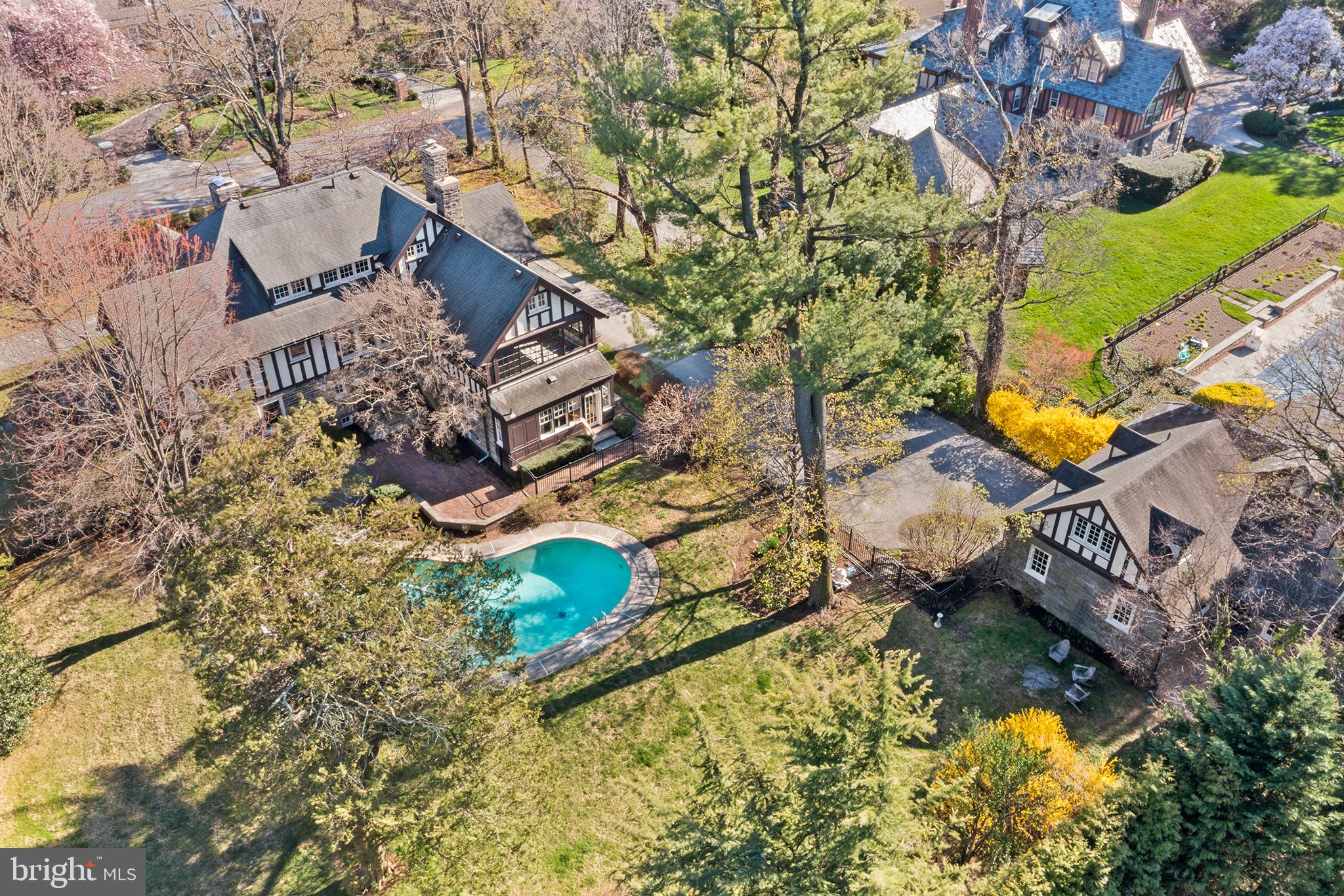 128 Rose Ln