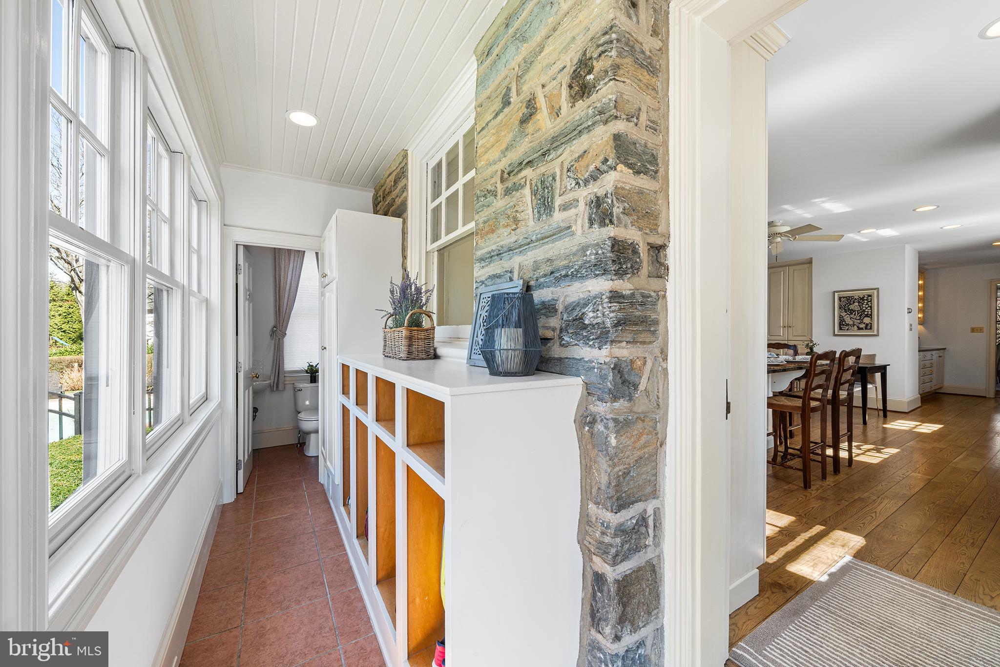 128 Rose Ln
