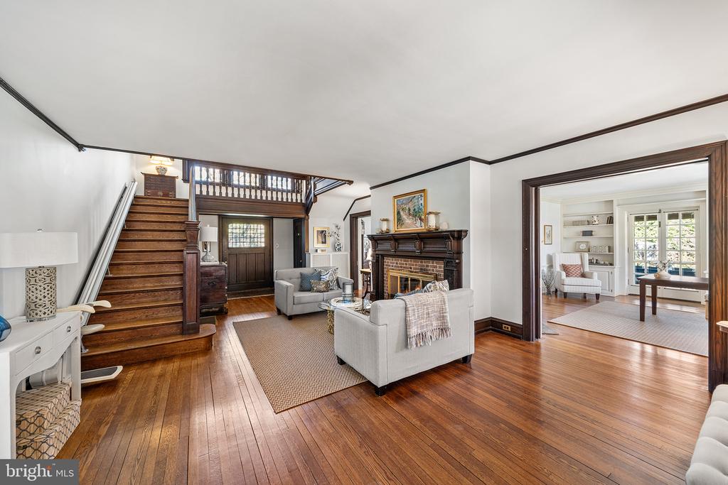 128 Rose Ln