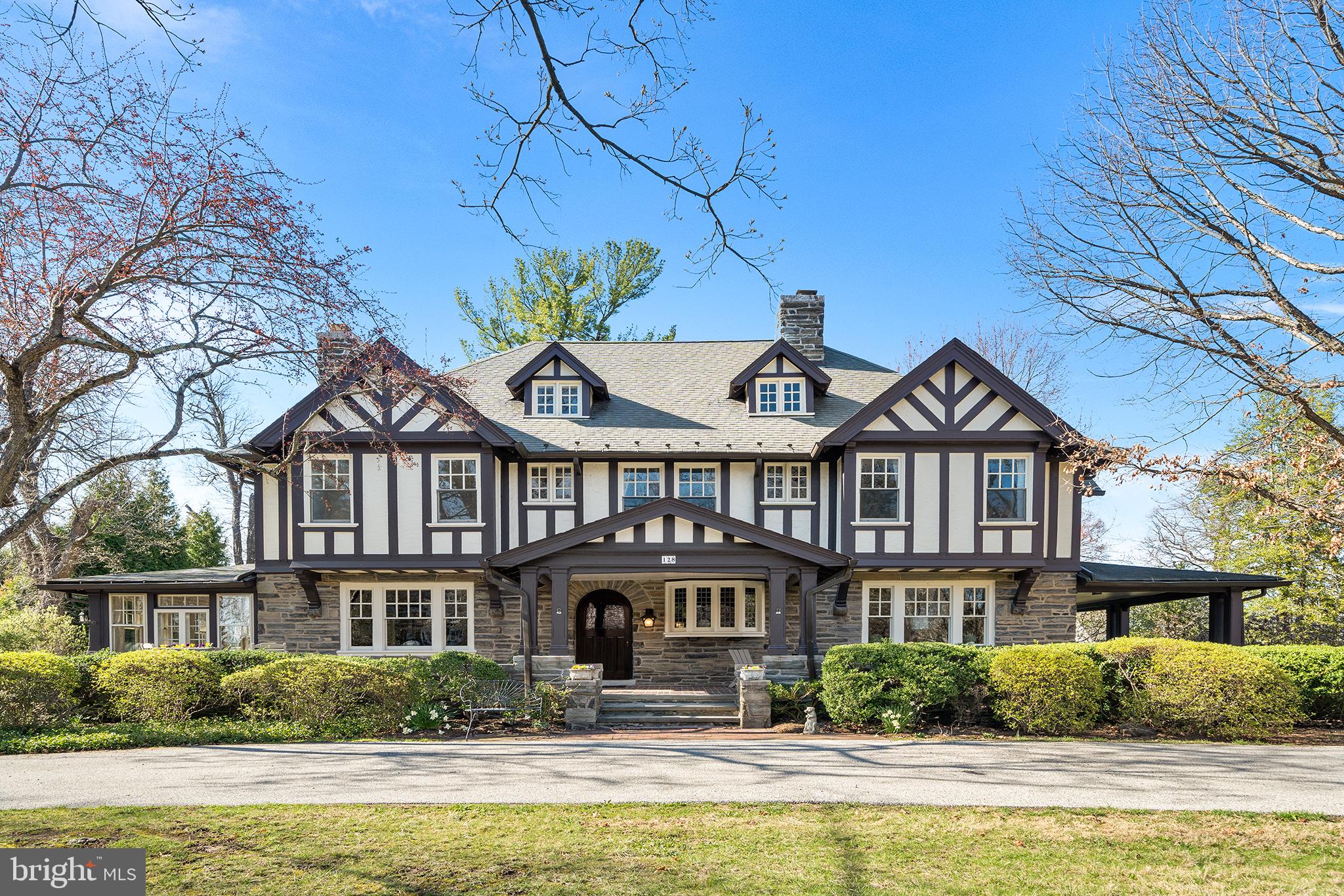 128 Rose Ln