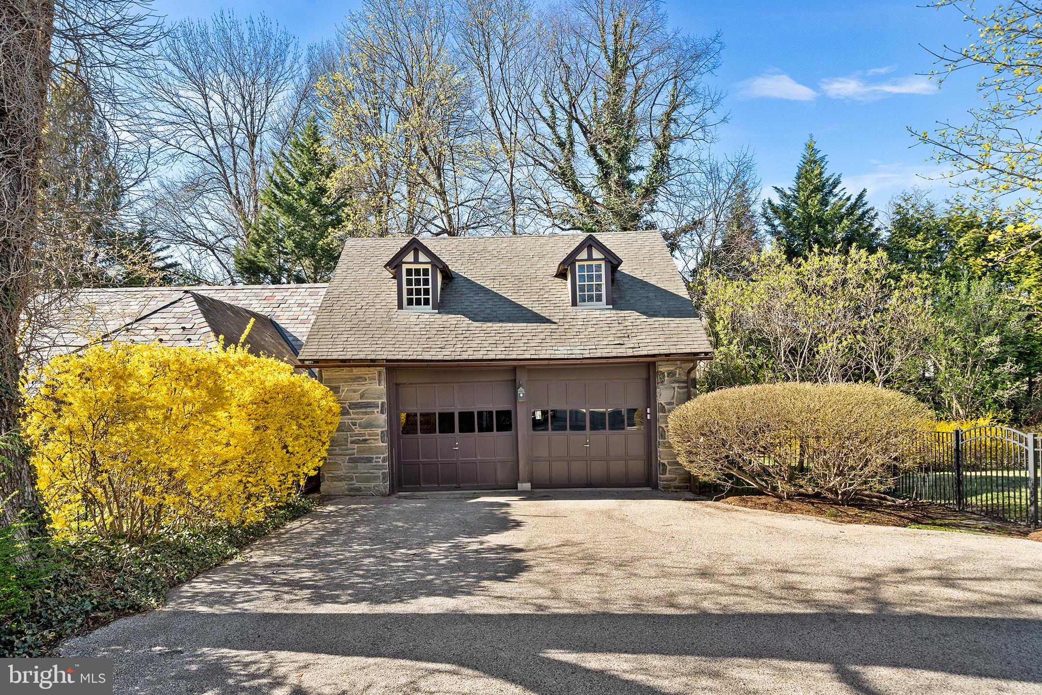128 Rose Ln