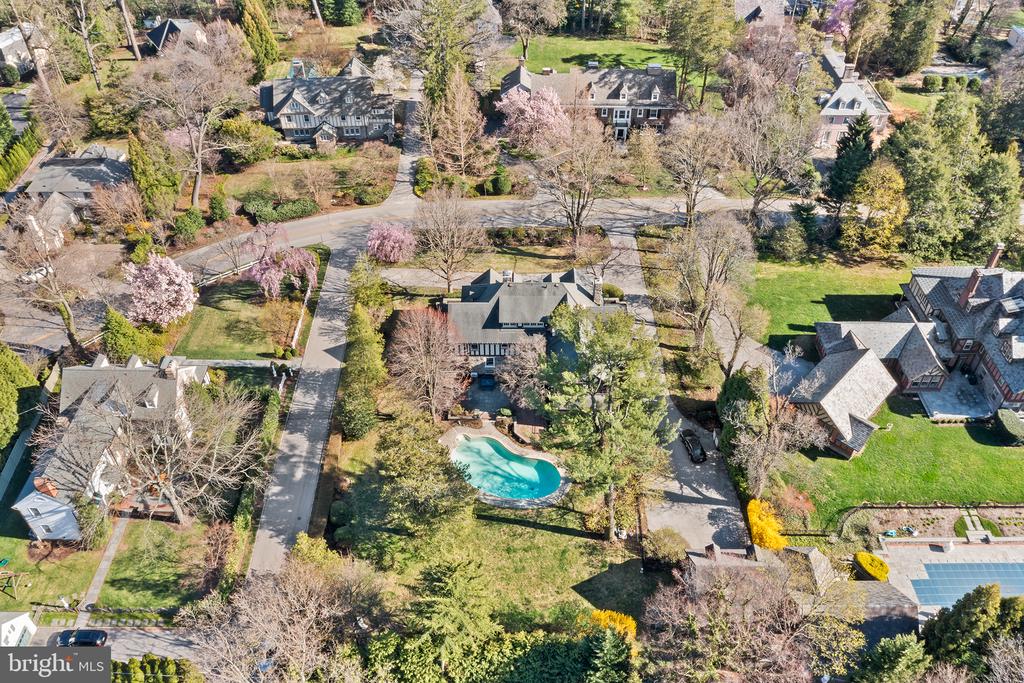 128 Rose Ln
