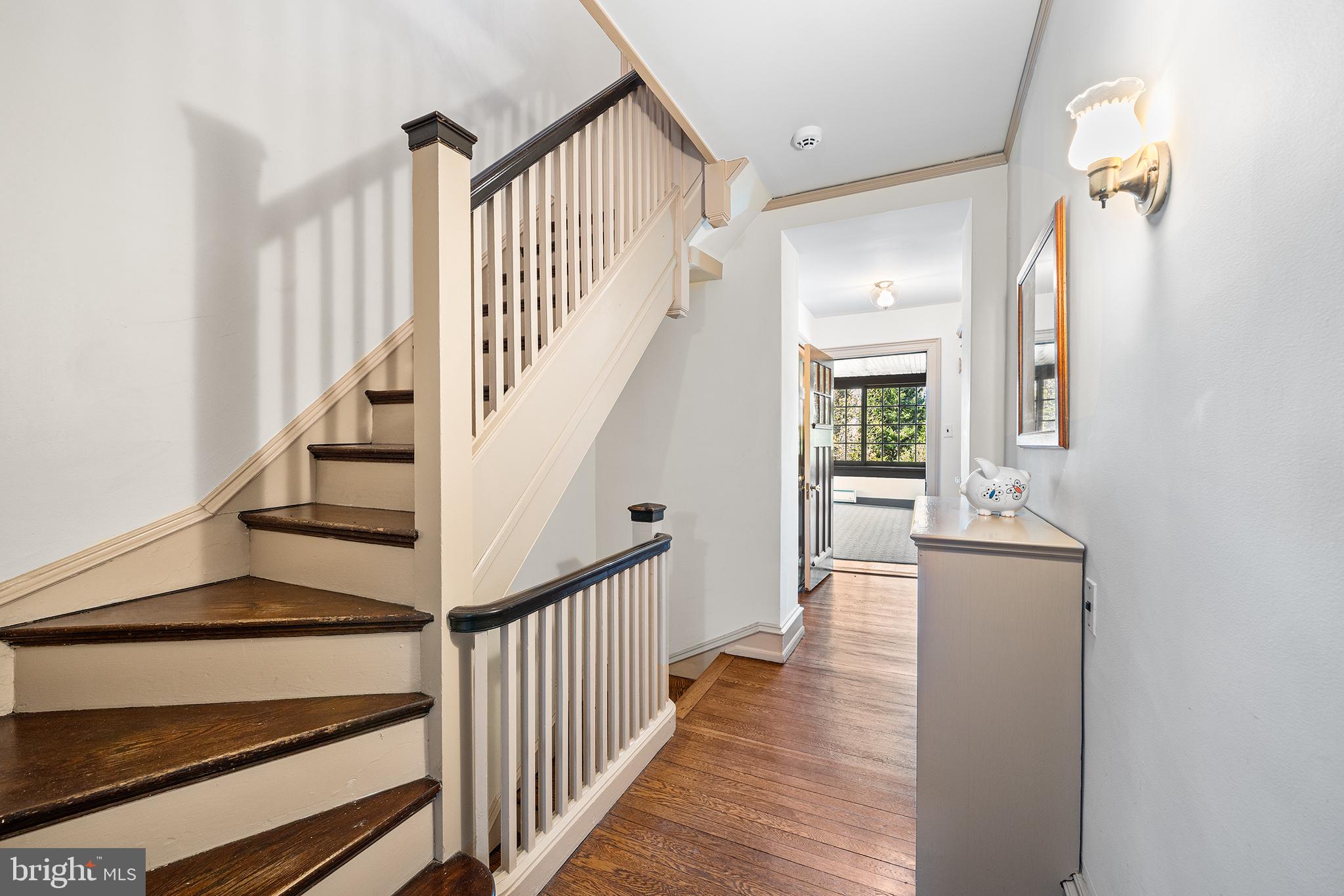 128 Rose Ln