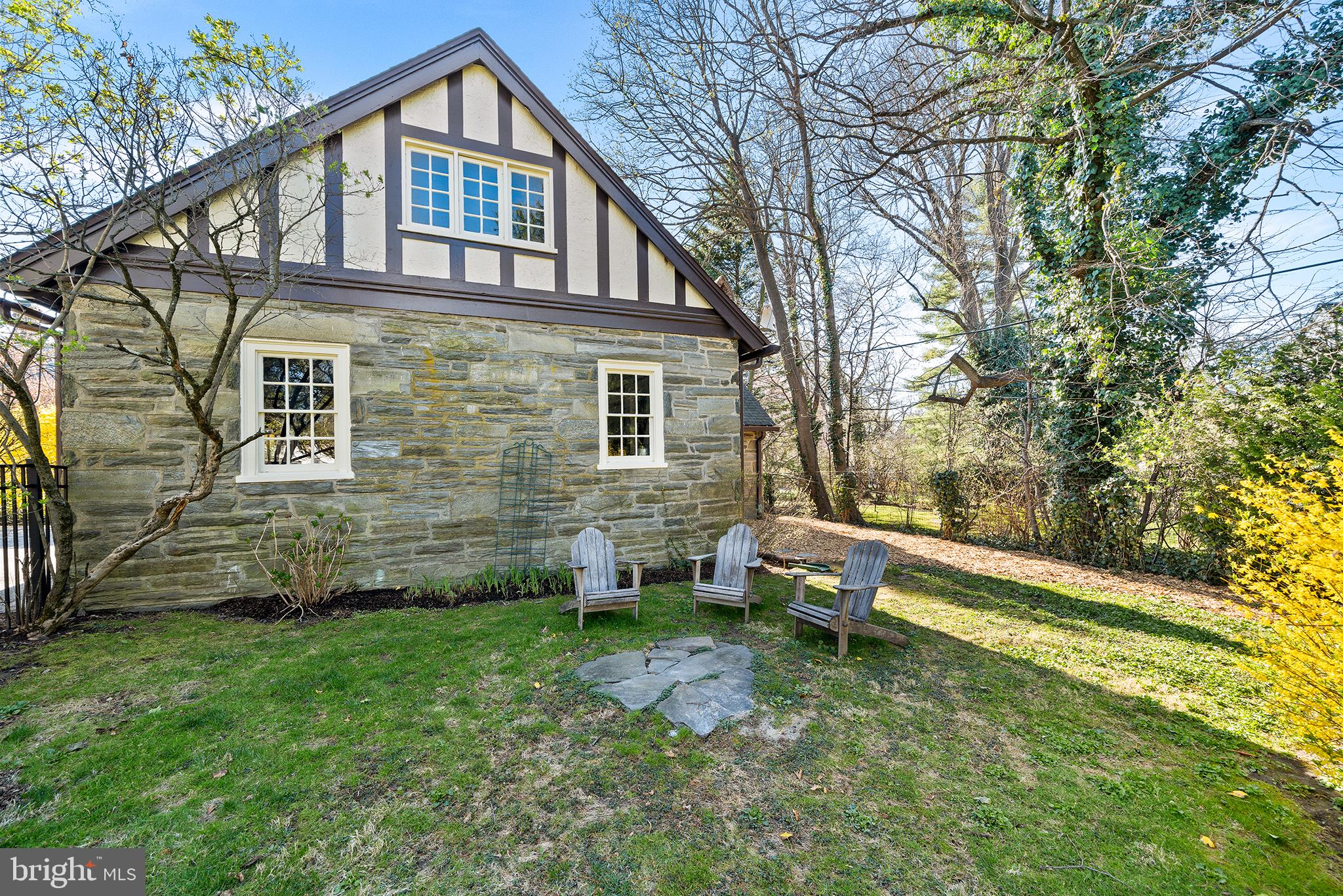 128 Rose Ln