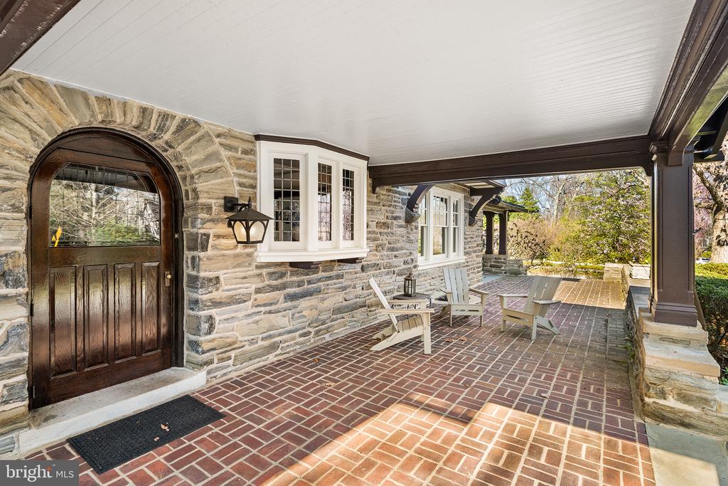 128 Rose Ln