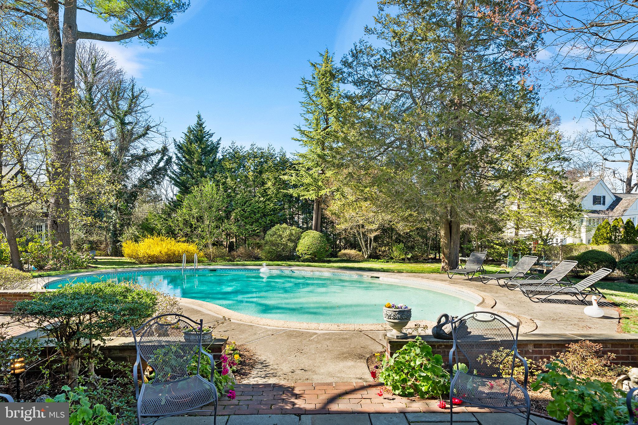 128 Rose Ln