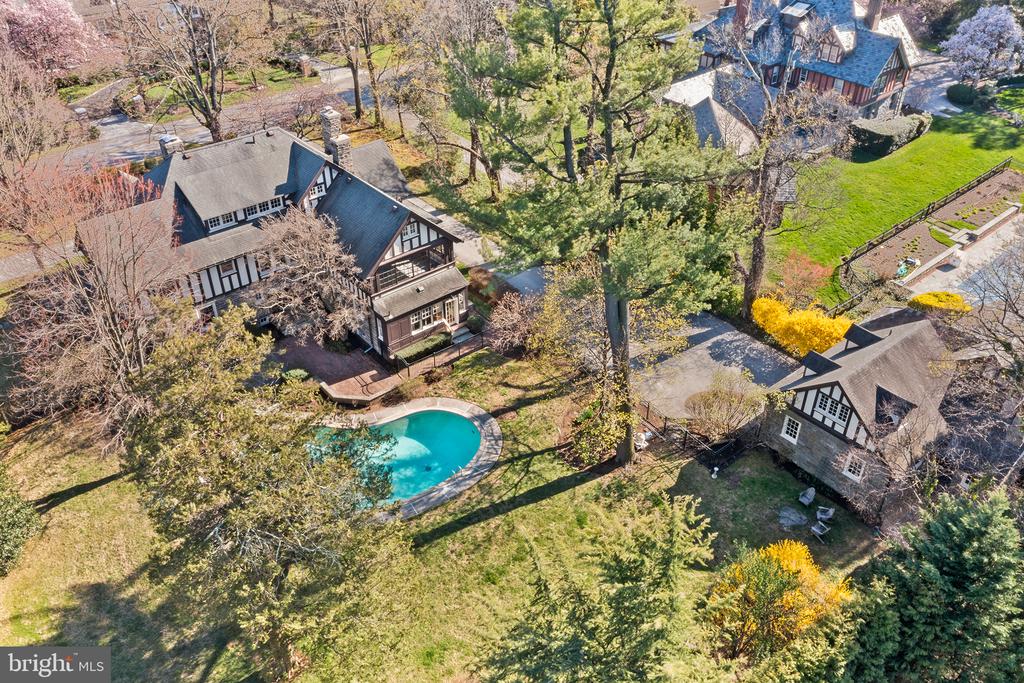 128 Rose Ln