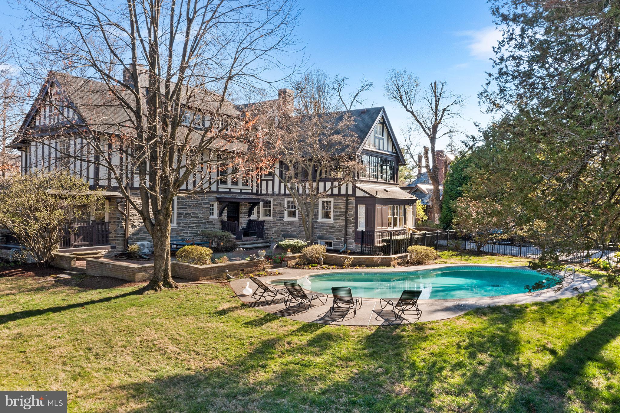 128 Rose Ln