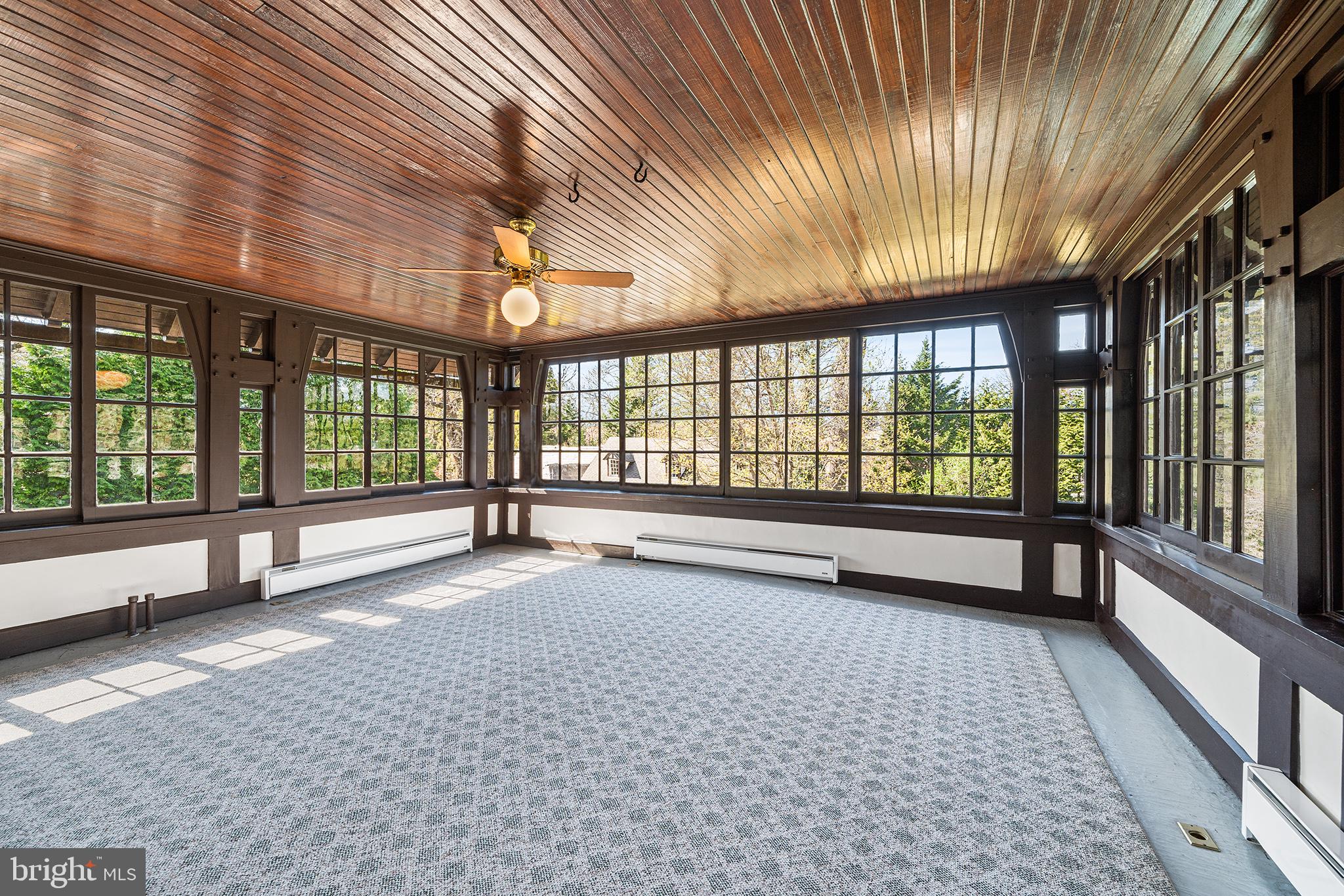 128 Rose Ln