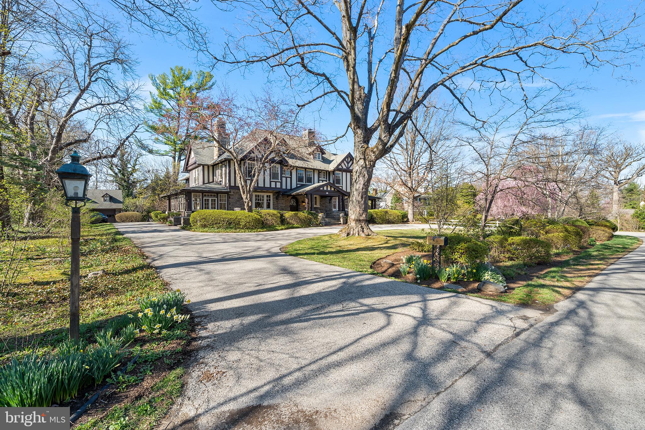 128 Rose Ln