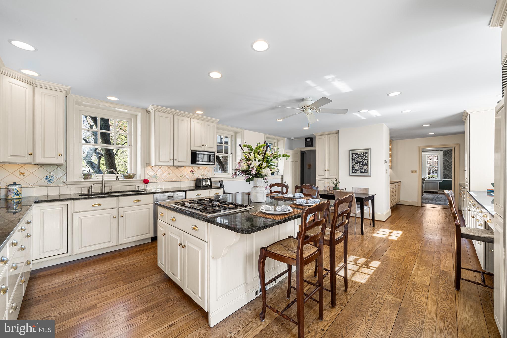 128 Rose Ln