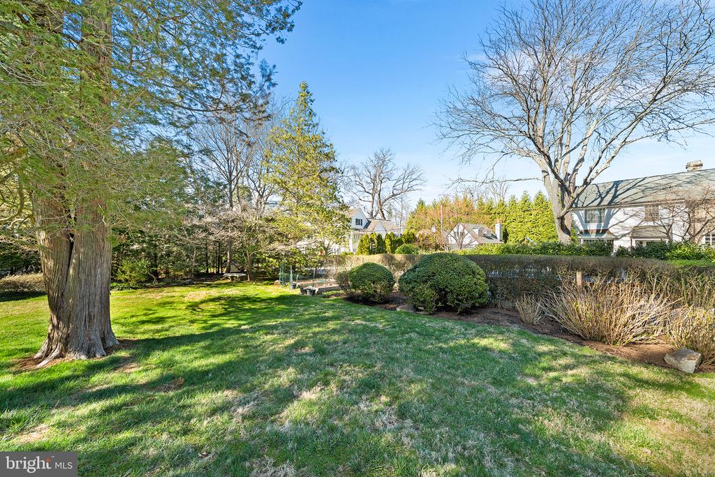 128 Rose Ln