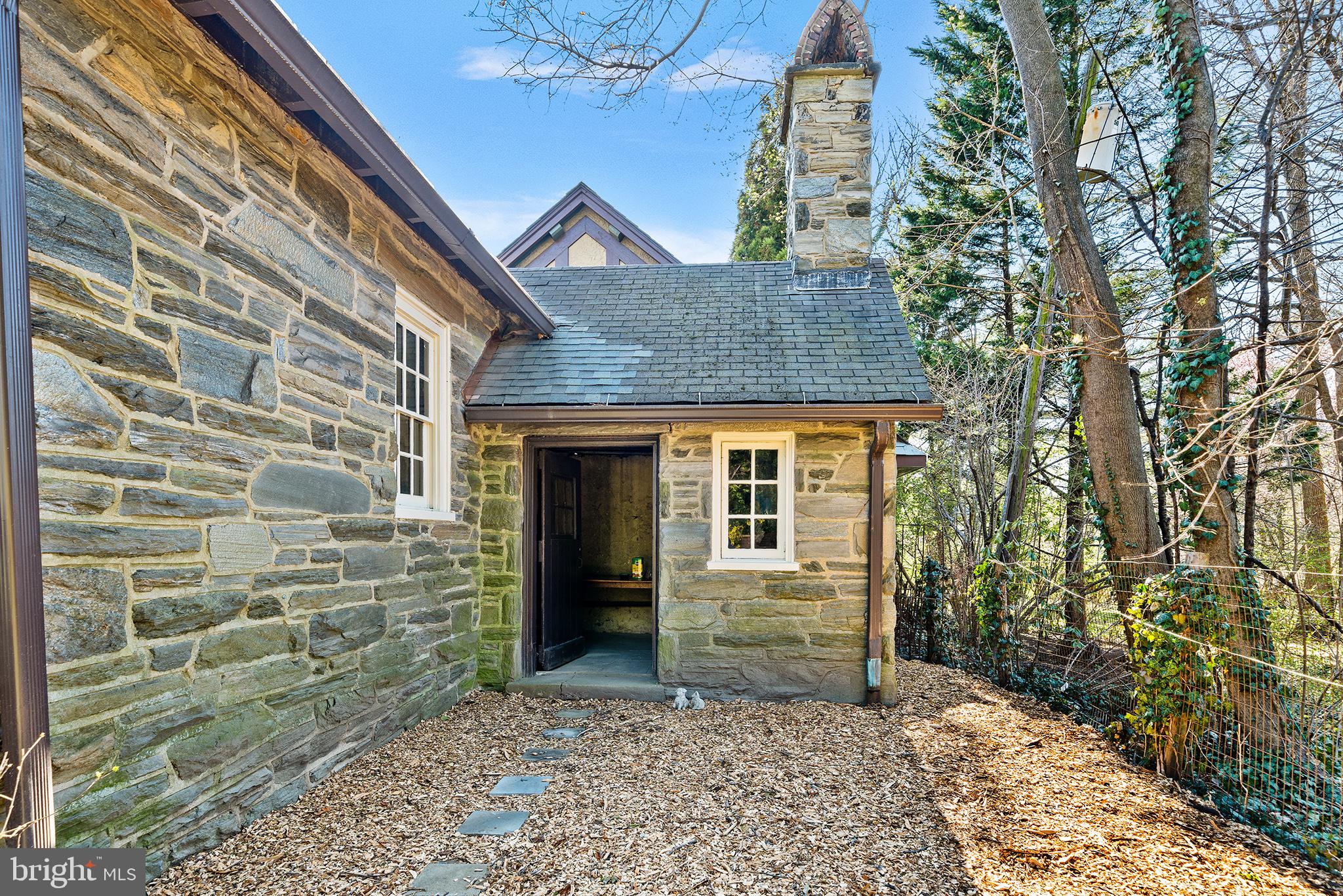 128 Rose Ln