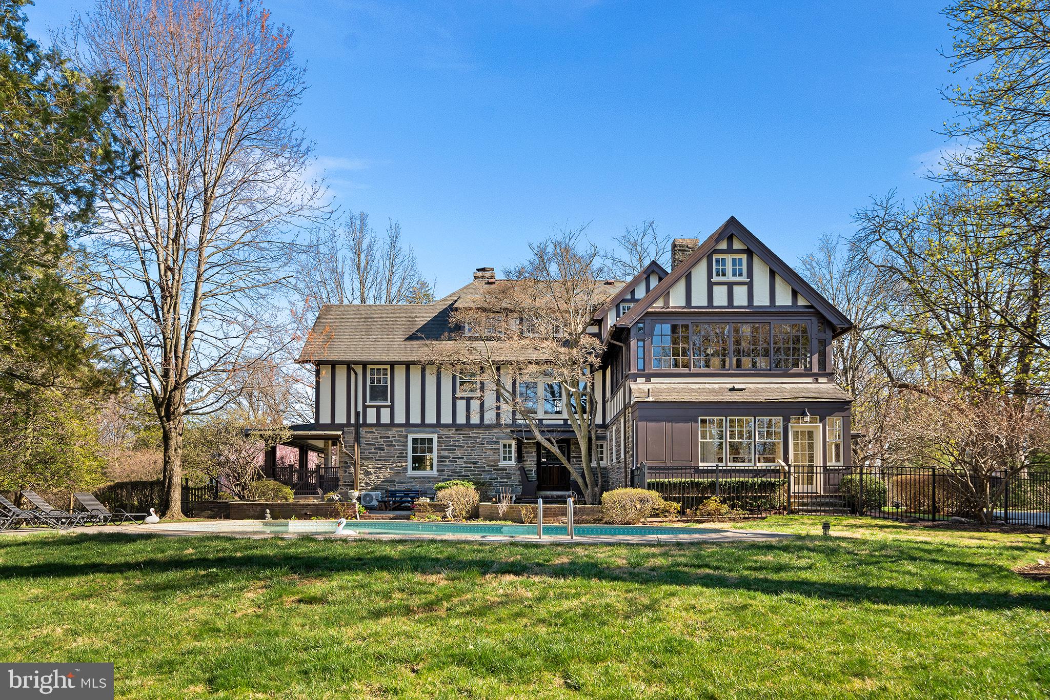 128 Rose Ln