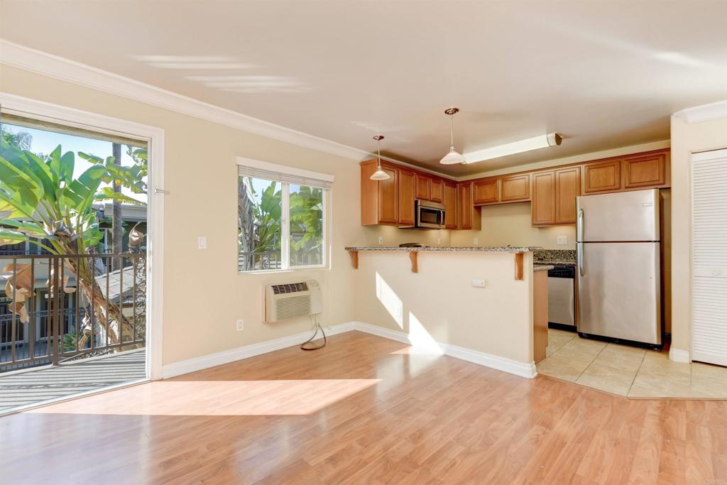 800 N Mollison Ave 36