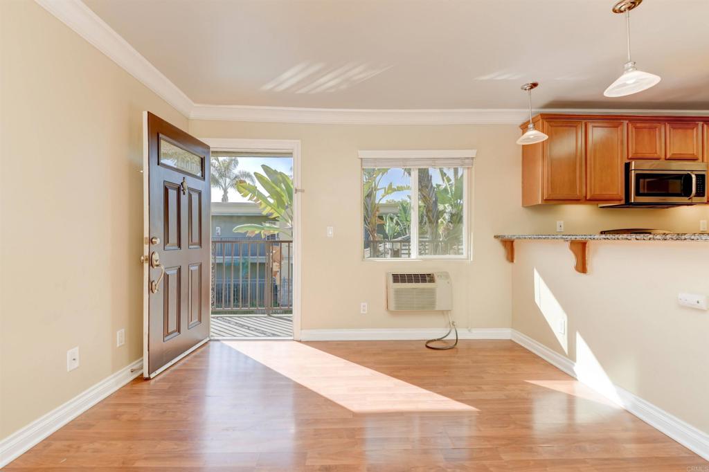 800 N Mollison Ave 36