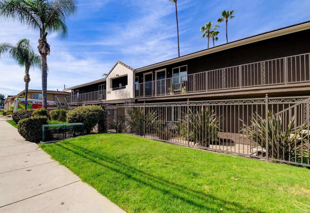 800 N Mollison Ave 36