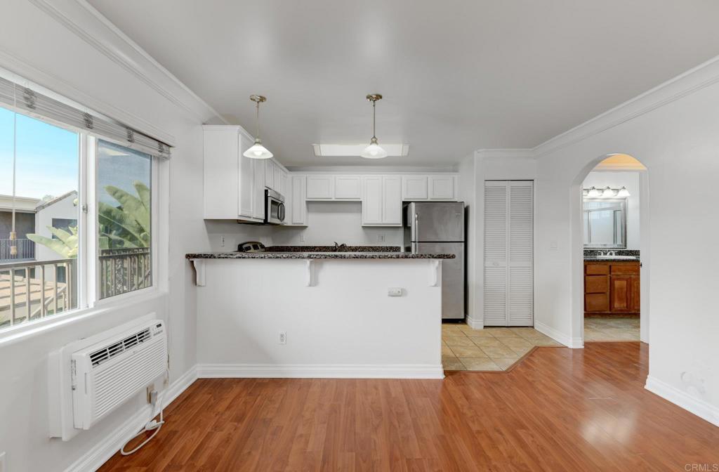 800 N Mollison Ave 36