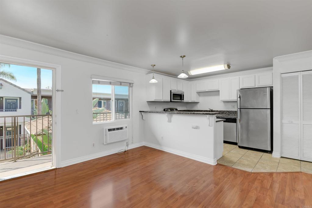 800 N Mollison Avenue 36