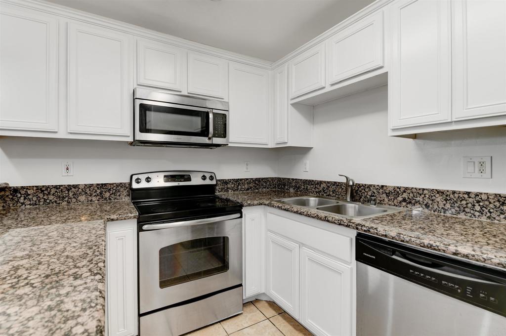 800 N Mollison Avenue 36