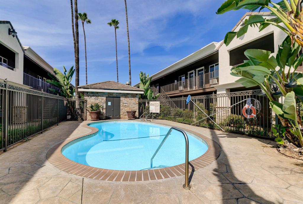 800 N Mollison Avenue 36