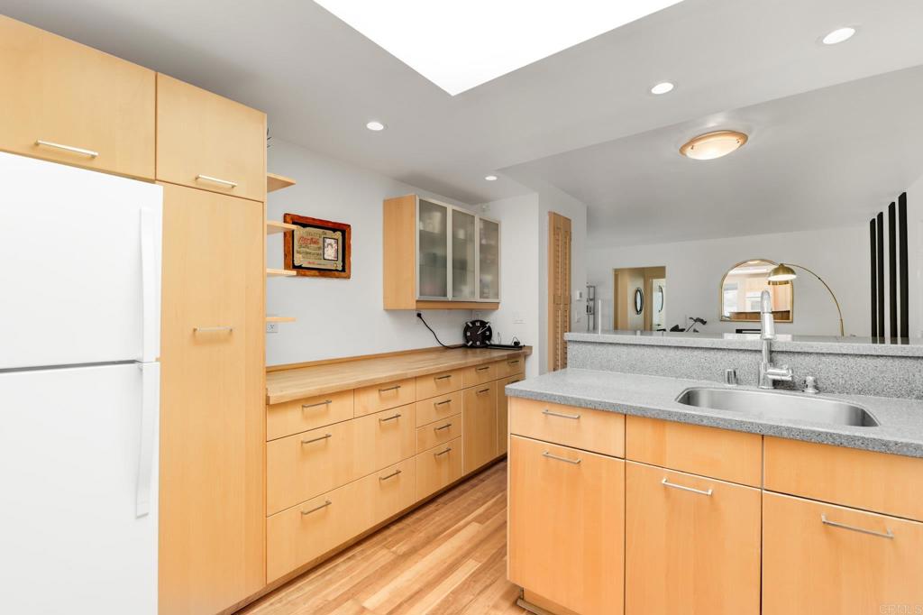 6644 Reservoir Lane