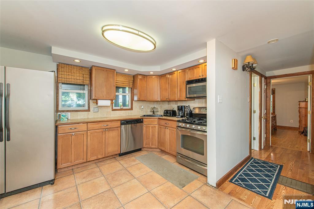 520 Skyline Lake Drive
