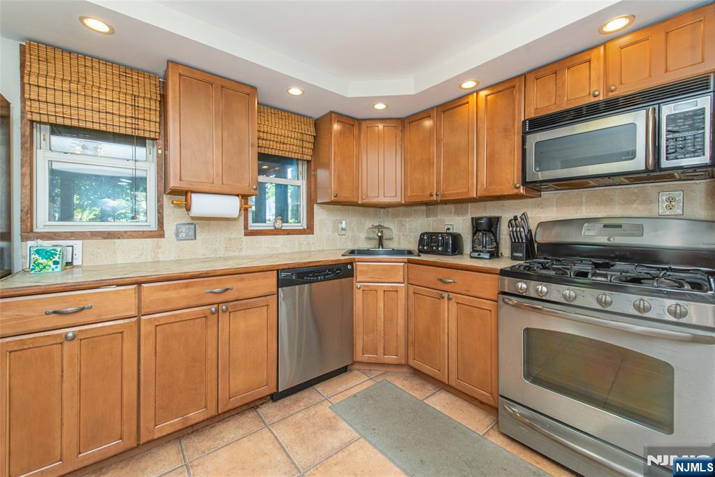 520 Skyline Lake Drive