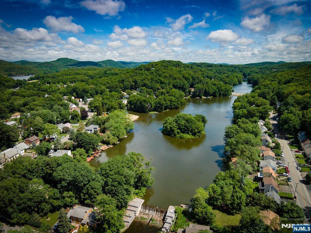 520 Skyline Lake Drive