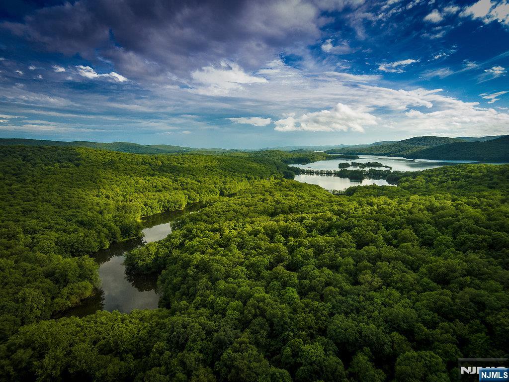520 Skyline Lake Drive