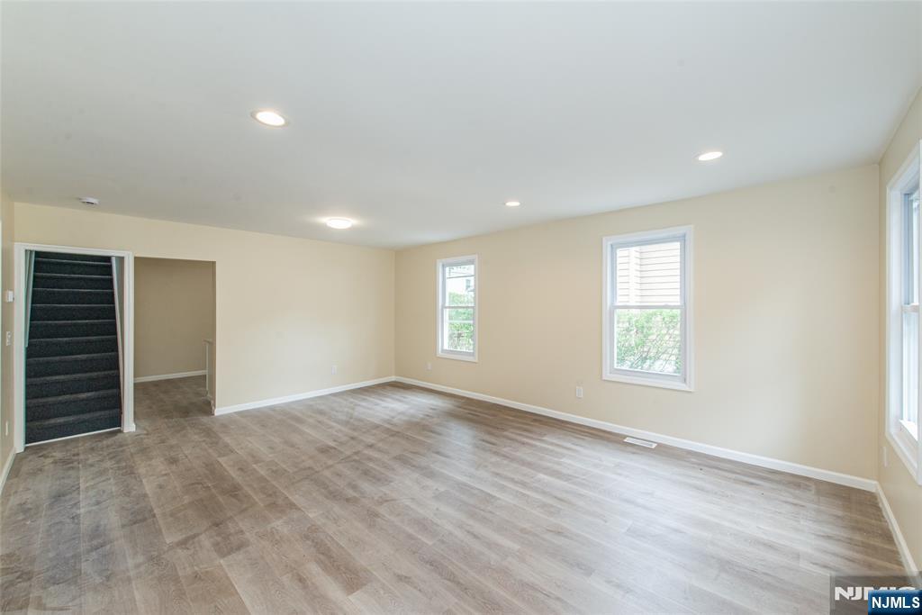 55 Lakeside Avenue
