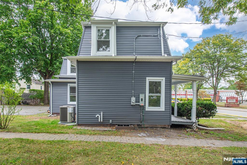 55 Lakeside Avenue
