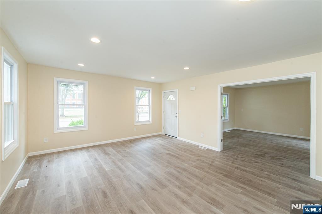 55 Lakeside Avenue