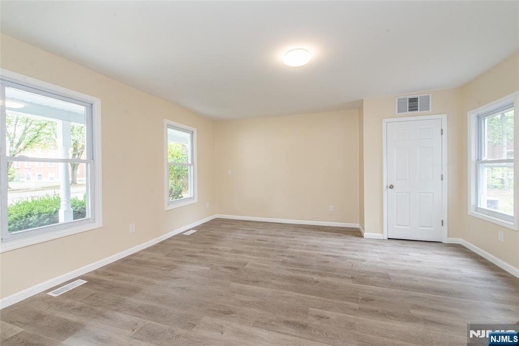55 Lakeside Avenue