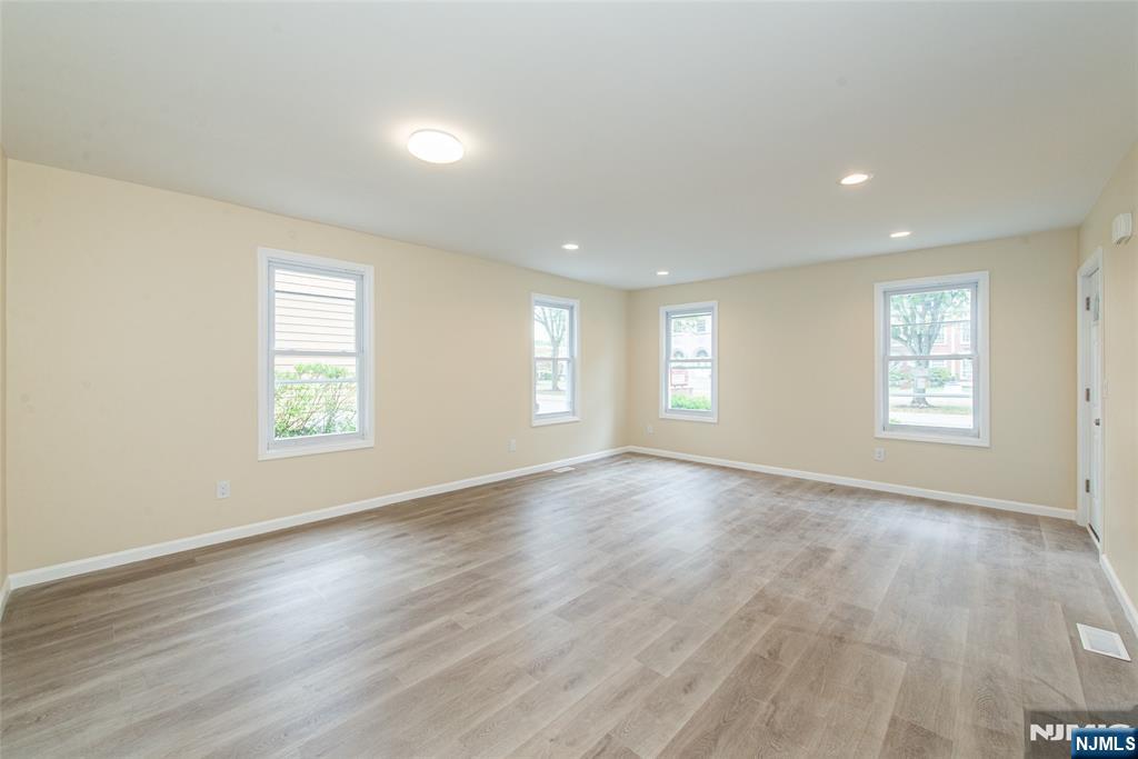55 Lakeside Avenue