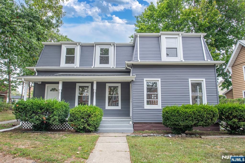55 Lakeside Avenue