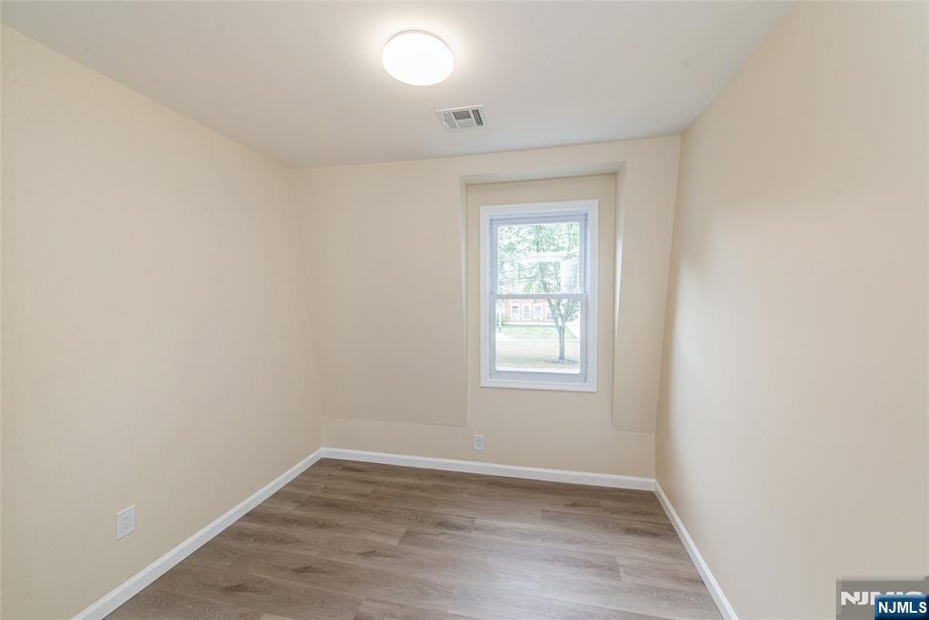 55 Lakeside Avenue