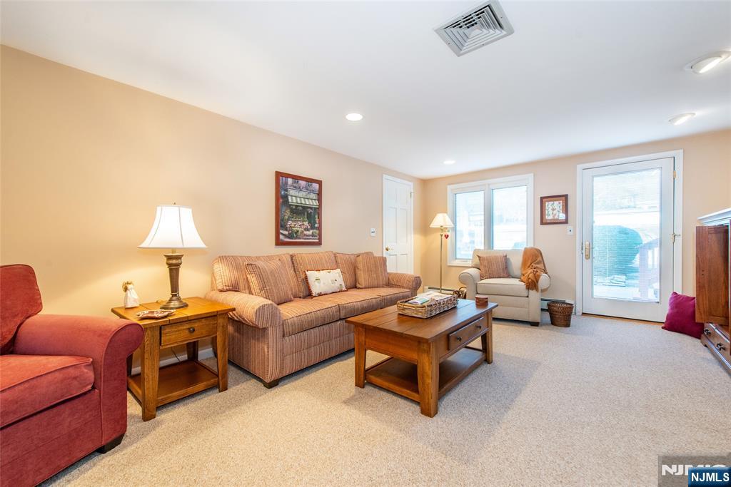 190 Meadowbrook Avenue