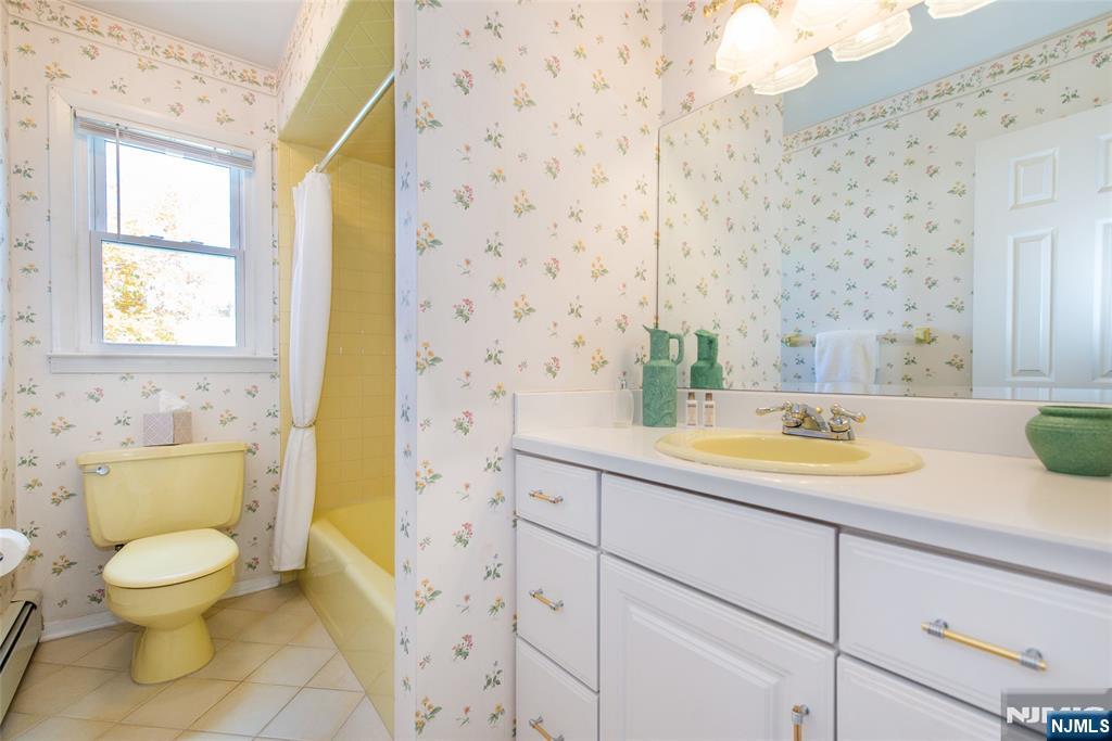 190 Meadowbrook Avenue