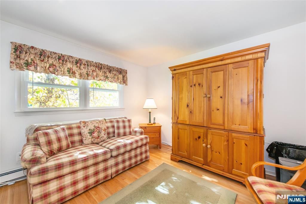 190 Meadowbrook Avenue